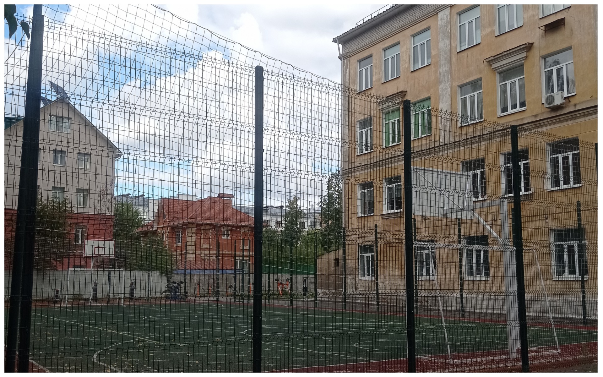 Средняя общеобразовательная школа 58 г. Иваново, спортивная площадка.
