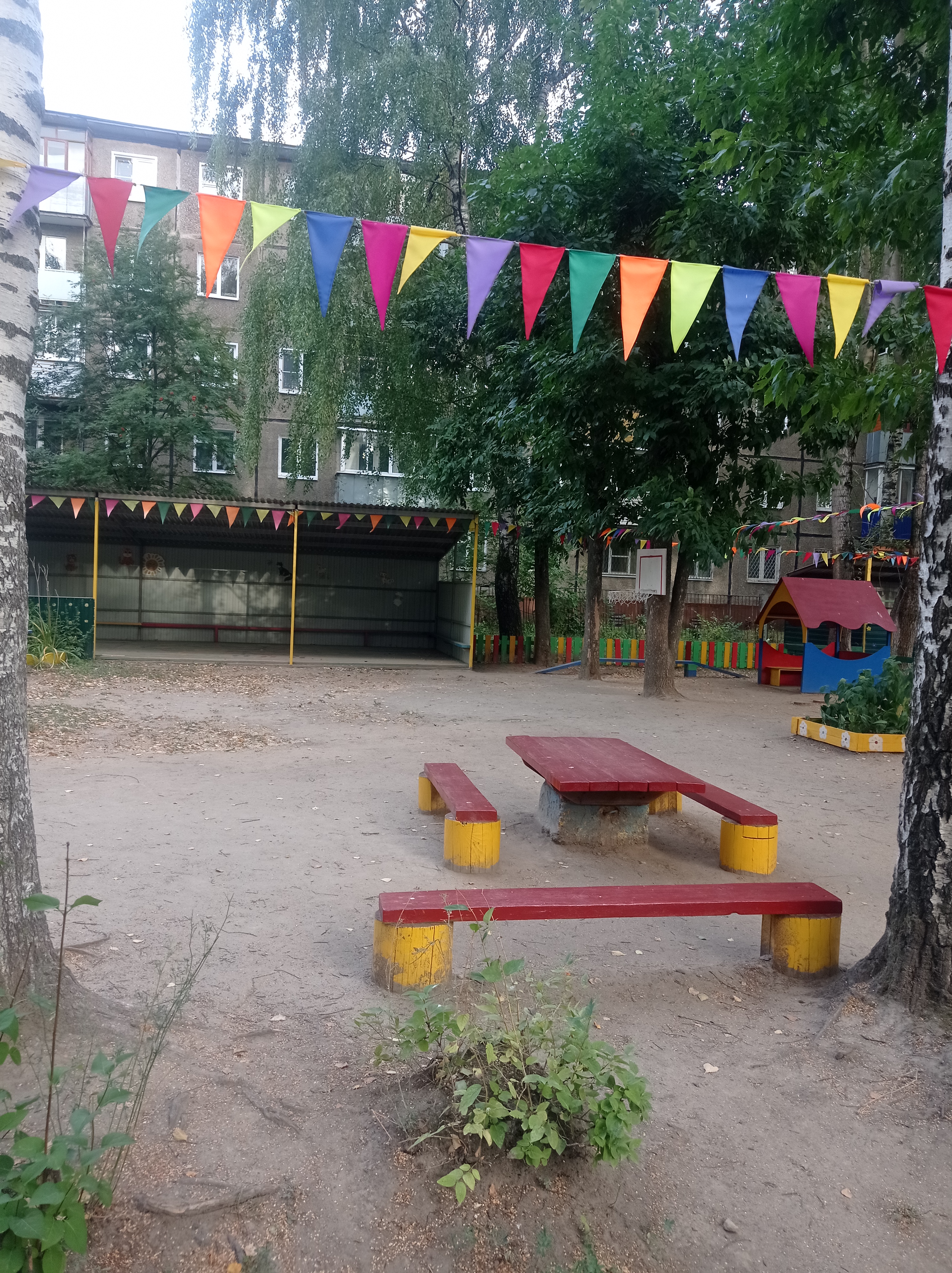 Участок детского сада 167 "Солнышко" на проспекте Строителей.